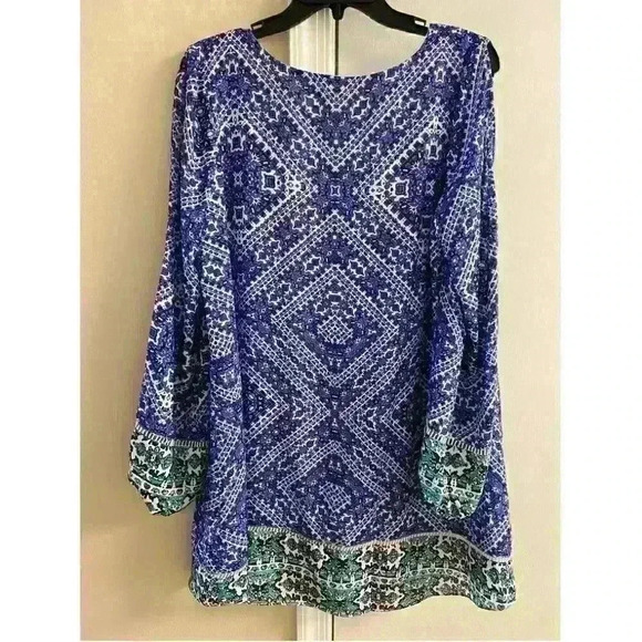 Lovers+ FRIENDS Gracie Shift Dress with Cutout Sleeves. Medium - Picture 6 of 9